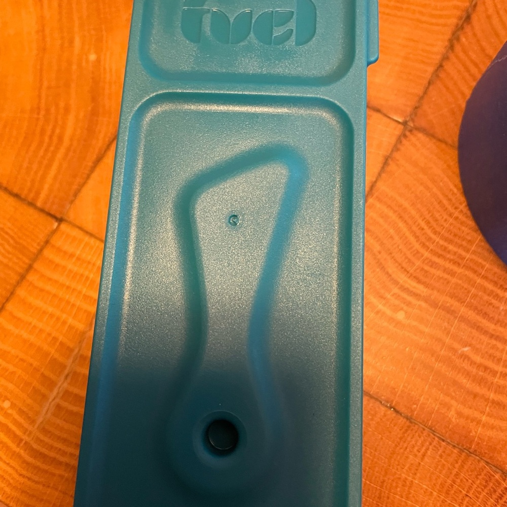 Fuel snack container with spreader